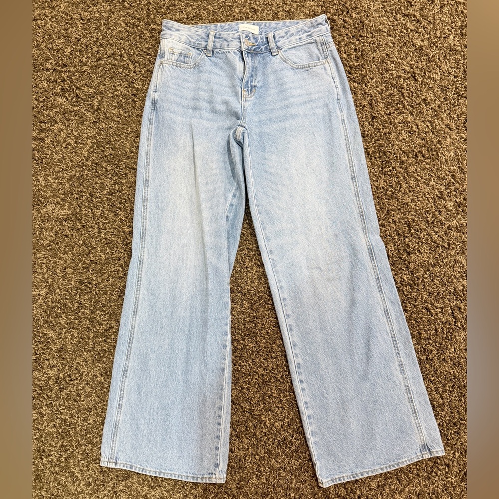 Light Wash Wide-Leg Women’s Jeans - Classic Casual Style